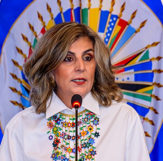 Laura Gil