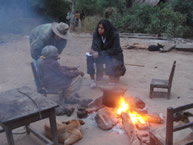 Durante su visita   el 11 de junio de 2008, la CIDH se reunió con miembros de la comunidad y recibió   información y testimonios sobre sus condiciones de vida anteriores y   actuales.